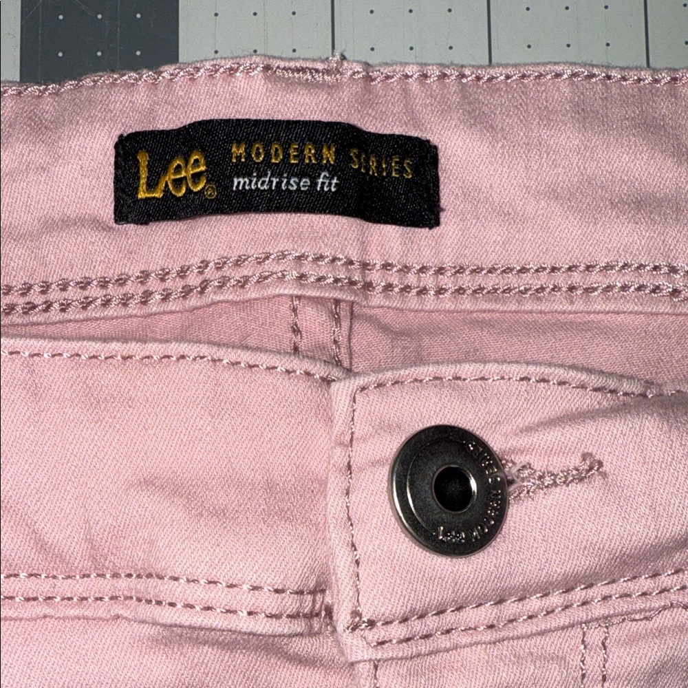 Lee Women's Soft Pink Capri Jeans size 12 - Picture 4 of 12